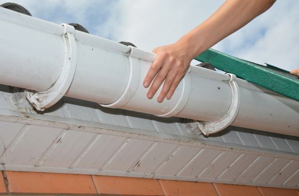 Gutter Reattachment in Sanford