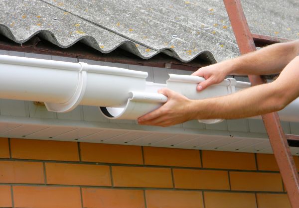 Gutter Hanging in Sanford